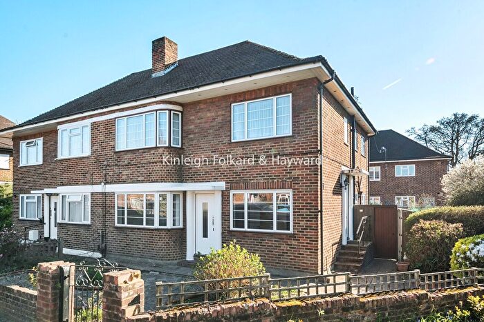 2 Bedroom Flat For Sale In Parkfields Avenue, Raynes Park, London, SW20