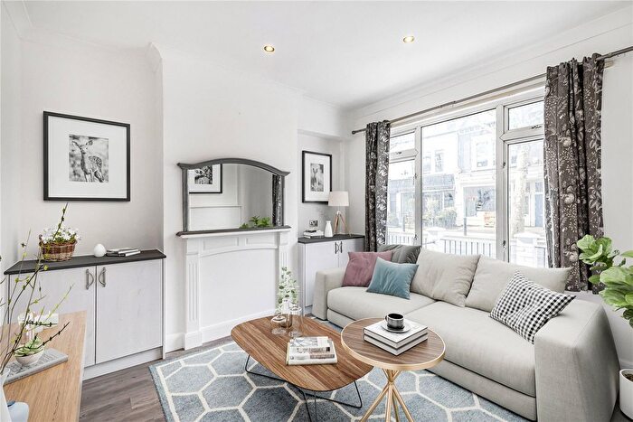3 Bedroom Flat For Sale In Wandsworth Bridge Road, Fulham, London, SW6