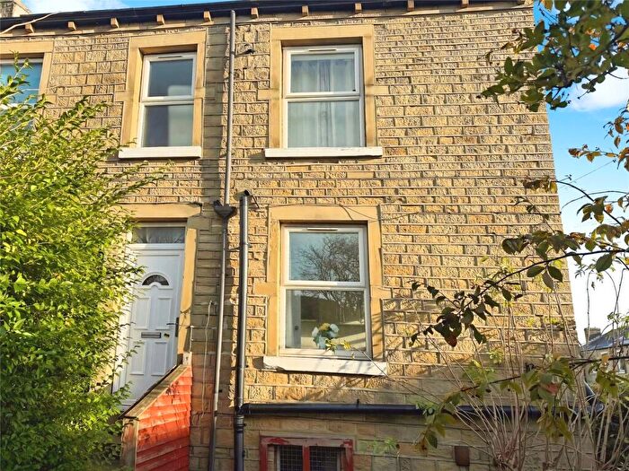 2 Bedroom End Of Terrace House To Rent In Scholes Road, Birkby, Huddersfield, HD2