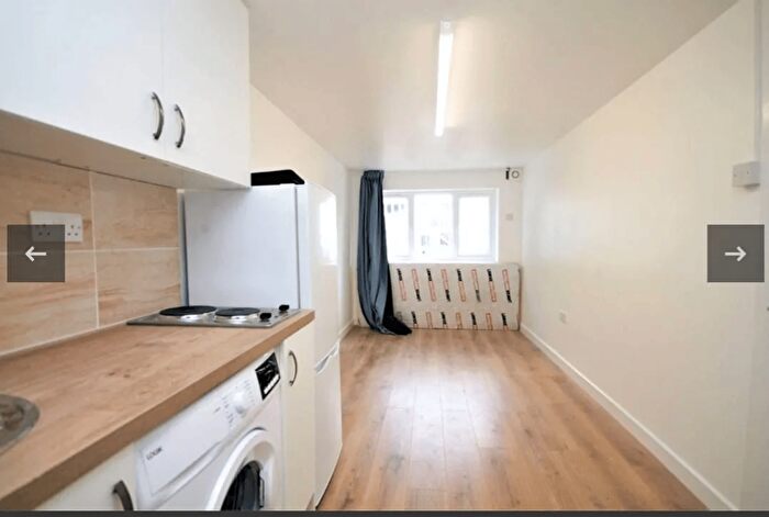 1 Bedroom Studio To Rent In Shropshire Close, Mitcham, CR4