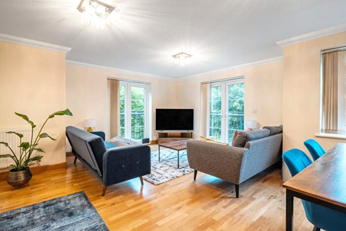 2 Bedroom Flat To Rent In Green Lane Northwood, HA6