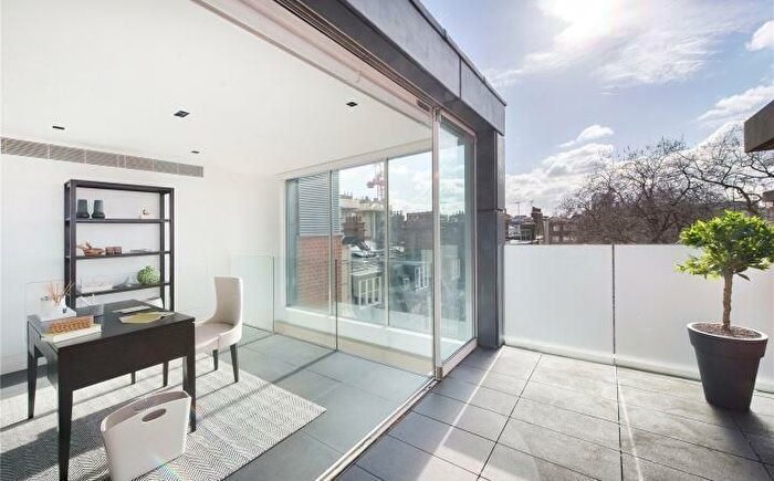 3 Bedroom Flat To Rent In Green Street, London, W1K