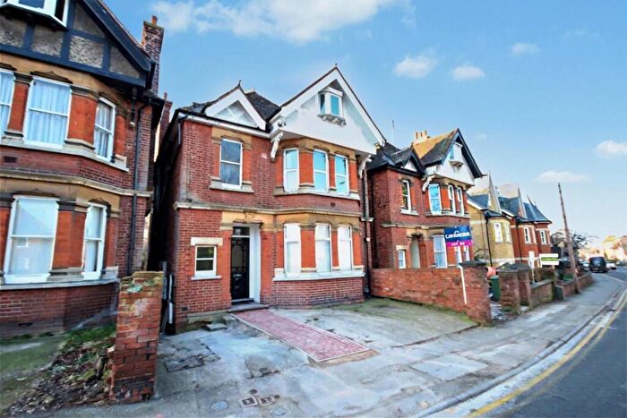 2 Bedroom Flat For Sale In York Road, Guildford, GU1