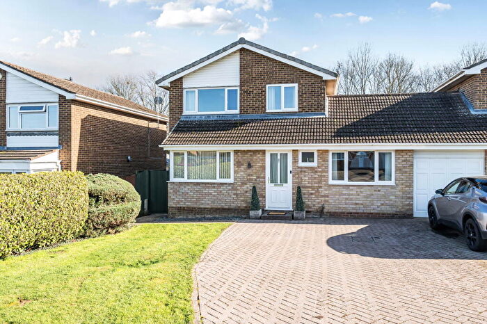 3 Bedroom Link Detached House For Sale In Aster Road Basingstoke, RG22
