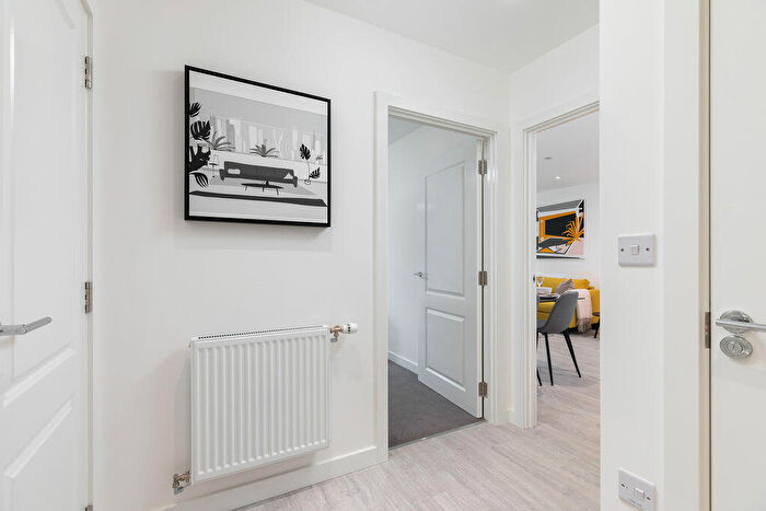 1 Bedroom Apartment For Sale In Whiting Avenue, Greenhithe, Kent, ., DA9
