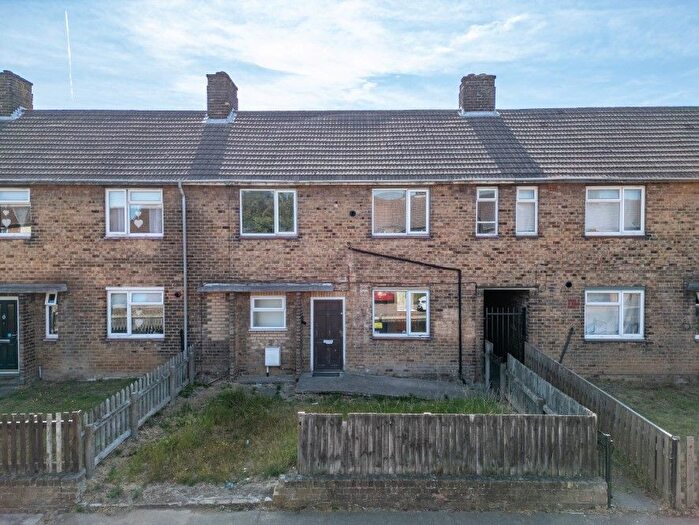 4 Bedroom Terraced House For Sale In Winchester Avenue, Grimsby, DN33