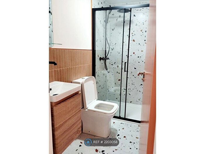 1 Bedroom Flat To Rent In Southsea Avenue, Watford, WD18