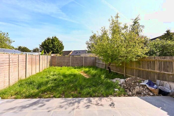 1 Bedroom Flat To Rent In Windsor Avenue, New Malden, KT3