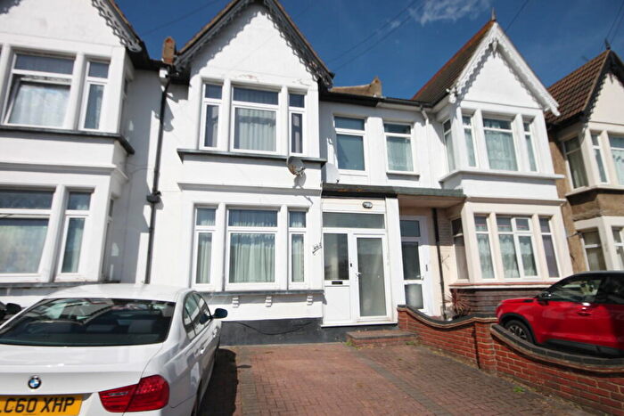 1 Bedroom Apartment For Sale In Woodgrange Drive, Southend-on-Sea, SS1