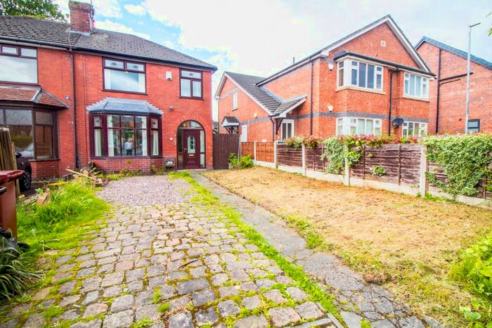 3 Bedroom Semi-Detached House To Rent In Maple Grove, Manchester, M40