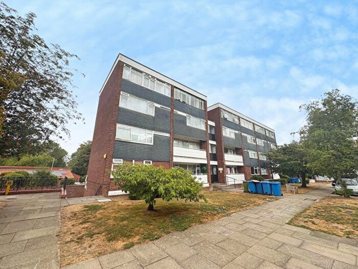 2 Bedroom Flat To Rent In Park Court, Harlow, CM20