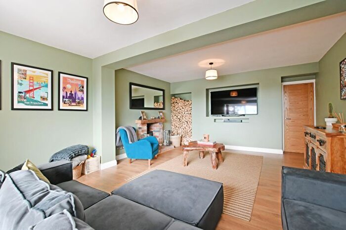 3 Bedroom Detached House For Sale In Meadow View Road, Meadowhead, Sheffield, S8
