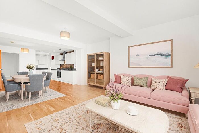 2 Bedroom Flat For Sale In Curtain Road, Shoreditch, EC2A