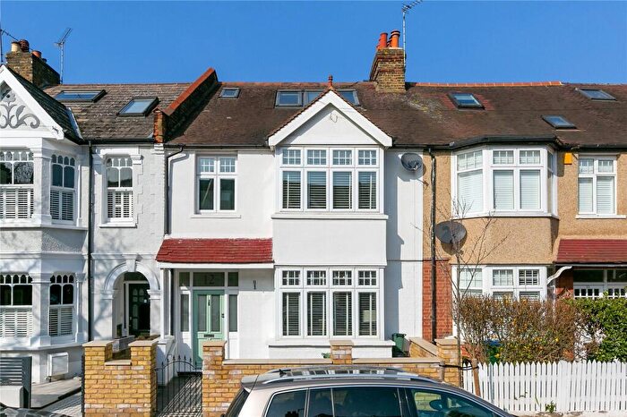 4 Bedroom Terraced House For Sale In Kingsway, London, SW14