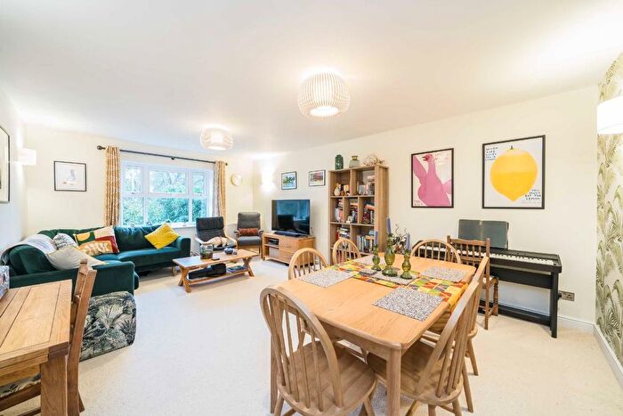 2 Bedroom Flat For Sale In Lisle Close, Tooting, SW17