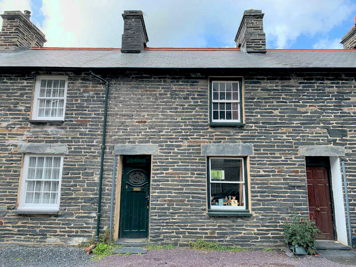 2 Bedroom Terraced House For Sale In Tan Y Bryn Street, LL36