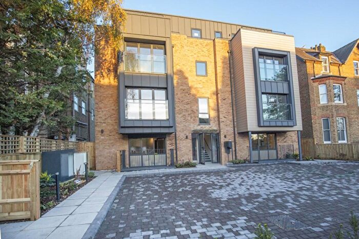 Studio To Rent In The Avenue, Surbiton, KT5