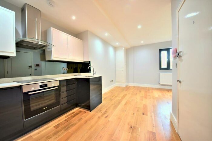 1 Bedroom Apartment To Rent In Treadaway Hill, Loudwater, High Wycombe, HP10