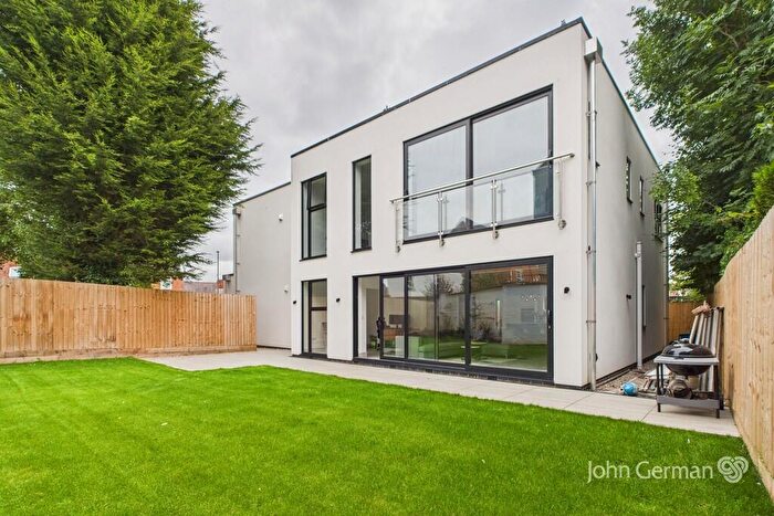 4 Bedroom Detached House For Sale In Station Road, Mickleover, DE3