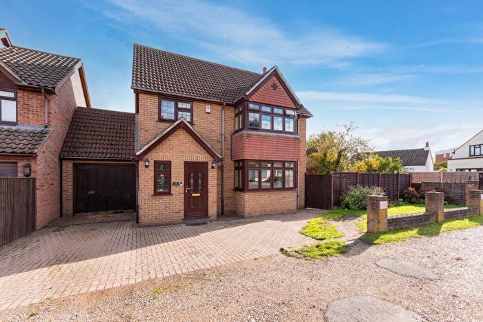 3 Bedroom Detached House For Sale In Camm Cottages, Colnbrook, SL3