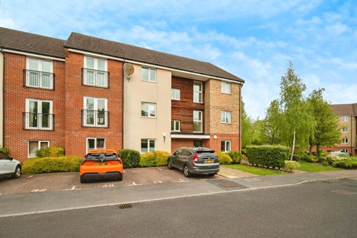 3 Bedroom Apartment For Sale In Skippetts Gardens, Basingstoke, RG21