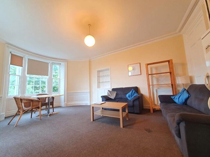 4 Bedroom Flat To Rent In Broughton Street, Edinburgh, EH1
