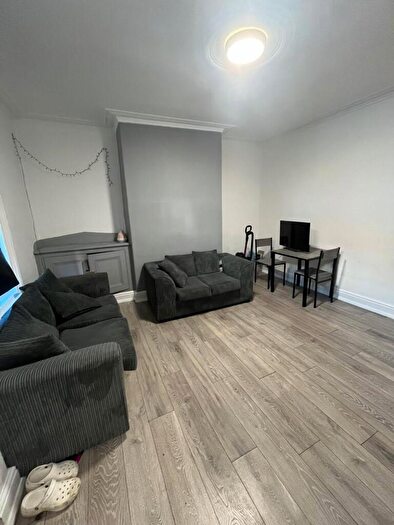 2 Bedroom House To Rent In Thornville Mount, Leeds, LS6