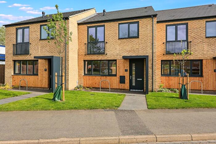 3 Bedroom Terraced House For Sale In Northfield Avenue, Cambridge, CB4