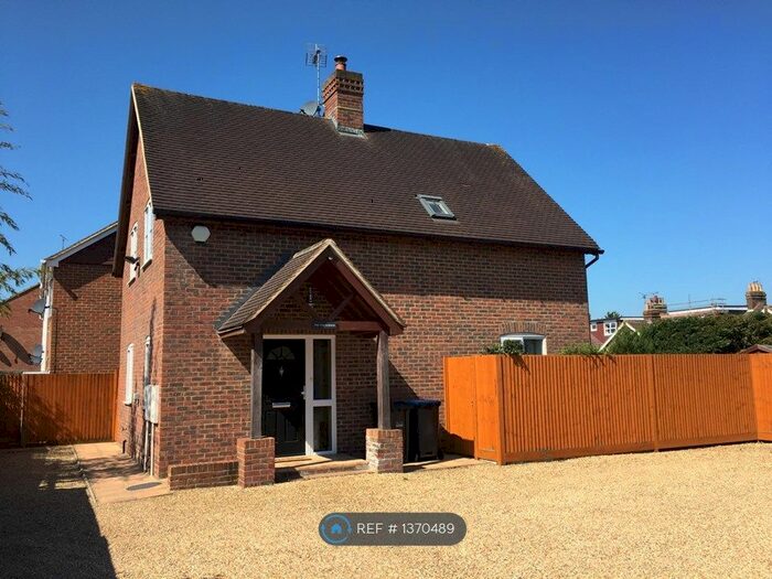3 Bedroom Detached House To Rent In London Road, Burgess Hill, RH15