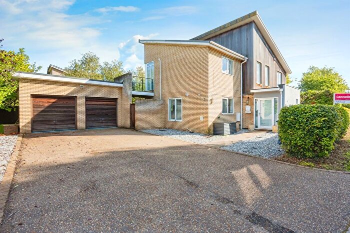 4 Bedroom Detached House For Sale In The Willows, Highfields Caldecote, Cambridge, CB23