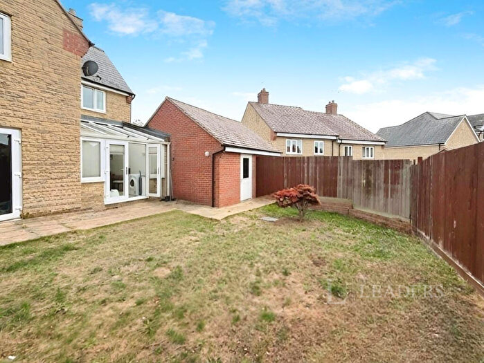 4 Bedroom Detached House To Rent In Russ Avenue, Faringdon, SN7