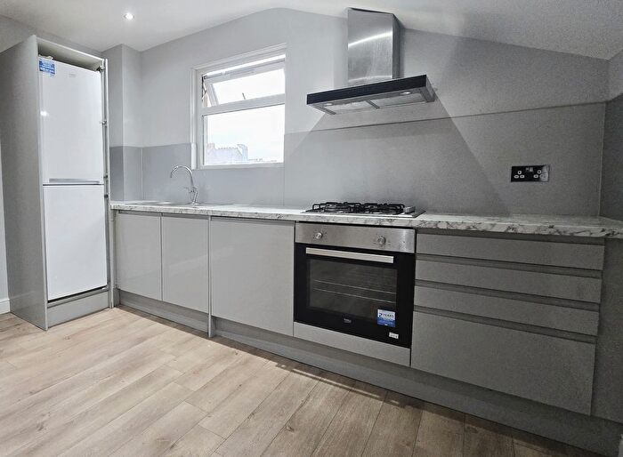 2 Bedroom Flat To Rent In Gilbey Road, London, SW17