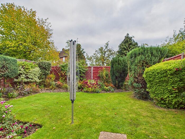 3 Bedroom Semi-Detached House For Sale In The Crescent, Mortimer, Reading, RG7