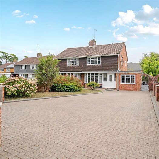 4 Bedroom Semi-Detached House For Sale In Roundway Park, Devizes, SN10