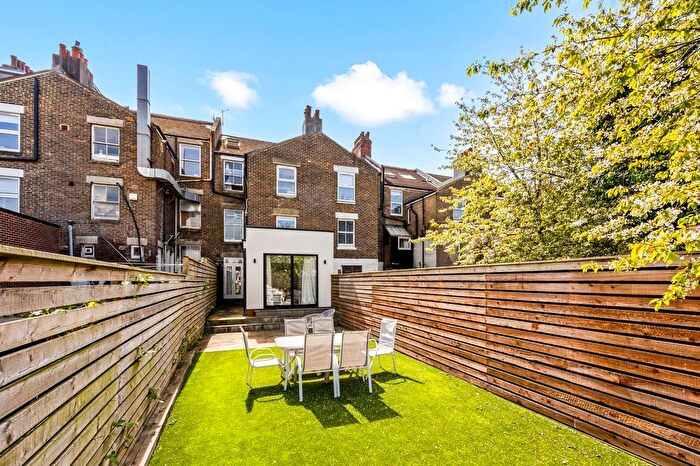 3 Bedroom Flat For Sale In Preston Drove, Brighton, BN1