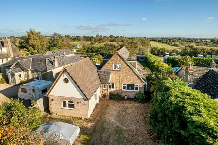 4 Bedroom Detached House For Sale In Brize Norton Road, Witney, OX29