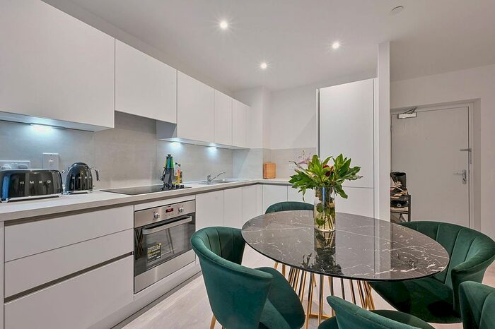 1 Bedroom Flat To Rent In East Acton Lane, Ealing, London, W3