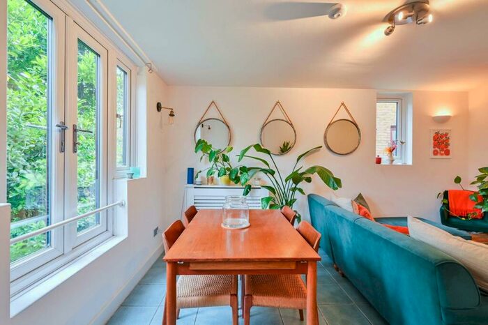 1 Bedroom Flat To Rent In Hawley Road, Chalk Farm, London, NW1