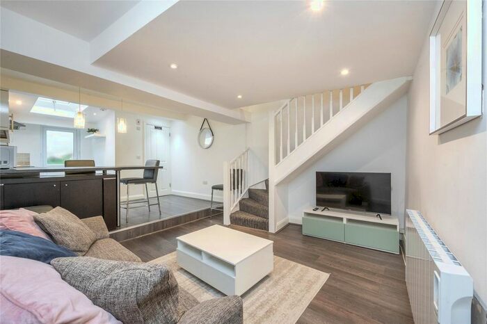 2 Bedroom Detached House To Rent In Sparrows Herne, Bushey, WD23