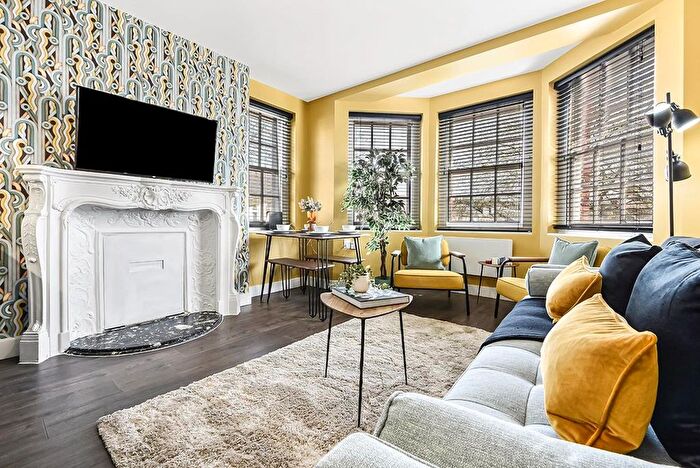 3 Bedroom Flat To Rent In Warlters Road, London, N7