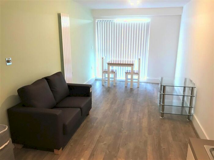 1 Bedroom Flat To Rent In Scholes Street, Oldham, OL1