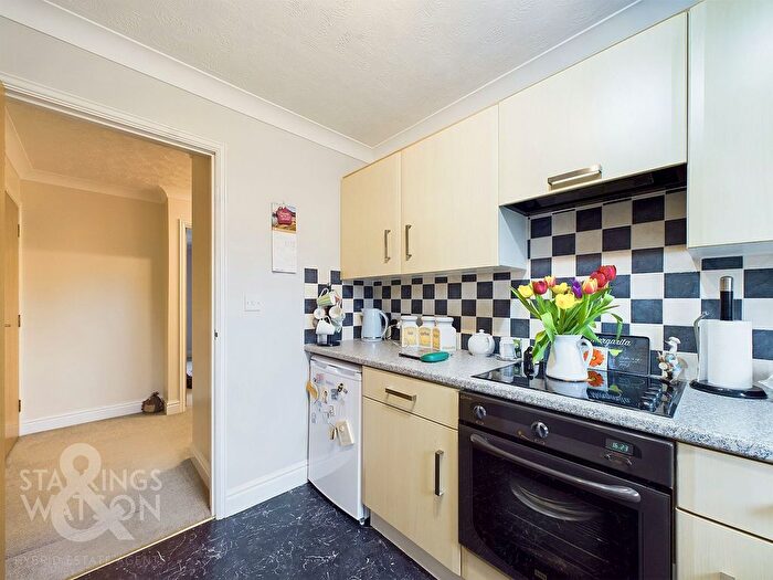 2 Bedroom Flat For Sale In Globe Lane, Blofield, Norwich, NR13