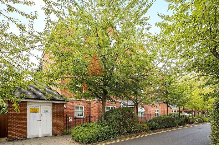 2 Bedroom Flat To Rent In Massingberd Way, London, SW17