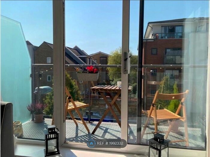 2 Bedroom Flat To Rent In Greenwich House, London, SE13