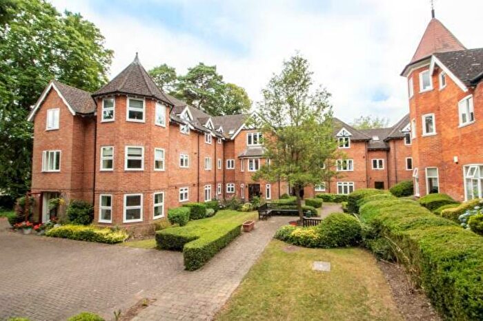 1 Bedroom Flat To Rent In Lefroy Park, Fleet, GU51