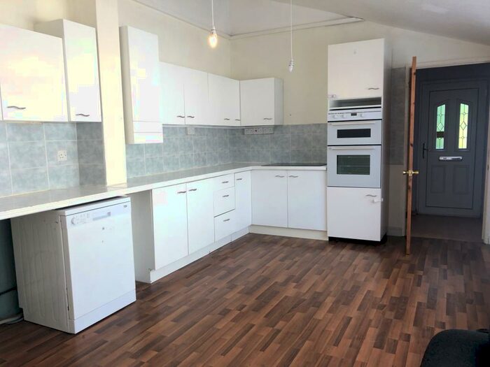 3 Bedroom Bungalow To Rent In Westminster Gardens, Houghton Regis, Dunstable, LU5