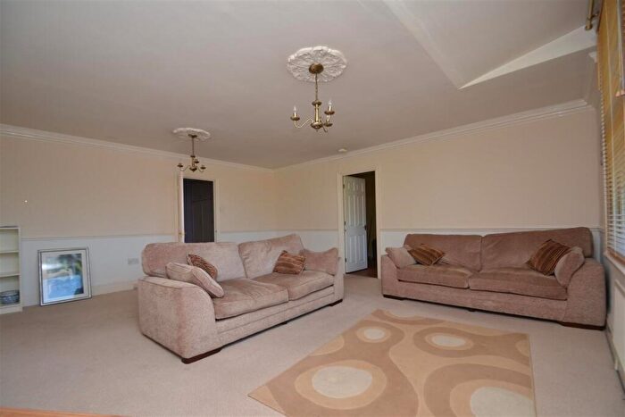2 Bedroom Apartment To Rent In Chatsworth House, Leeds, LS2