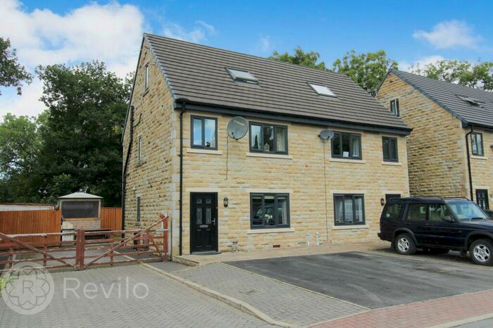 3 Bedroom Semi-Detached House To Rent In Fox Park Lane, Rochdale, OL16