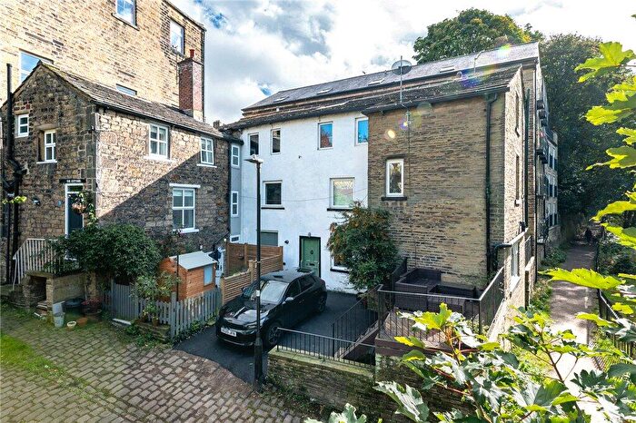 5 Bedroom End Of Terrace House For Sale In Ferrand Lane, Bingley, West Yorkshire, BD16