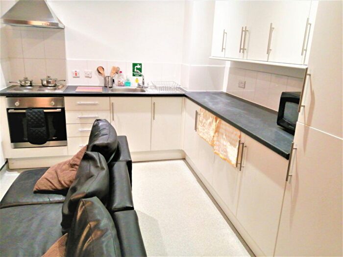 1 Bedroom Flat To Rent In Longside Lane, Bradford, BD7